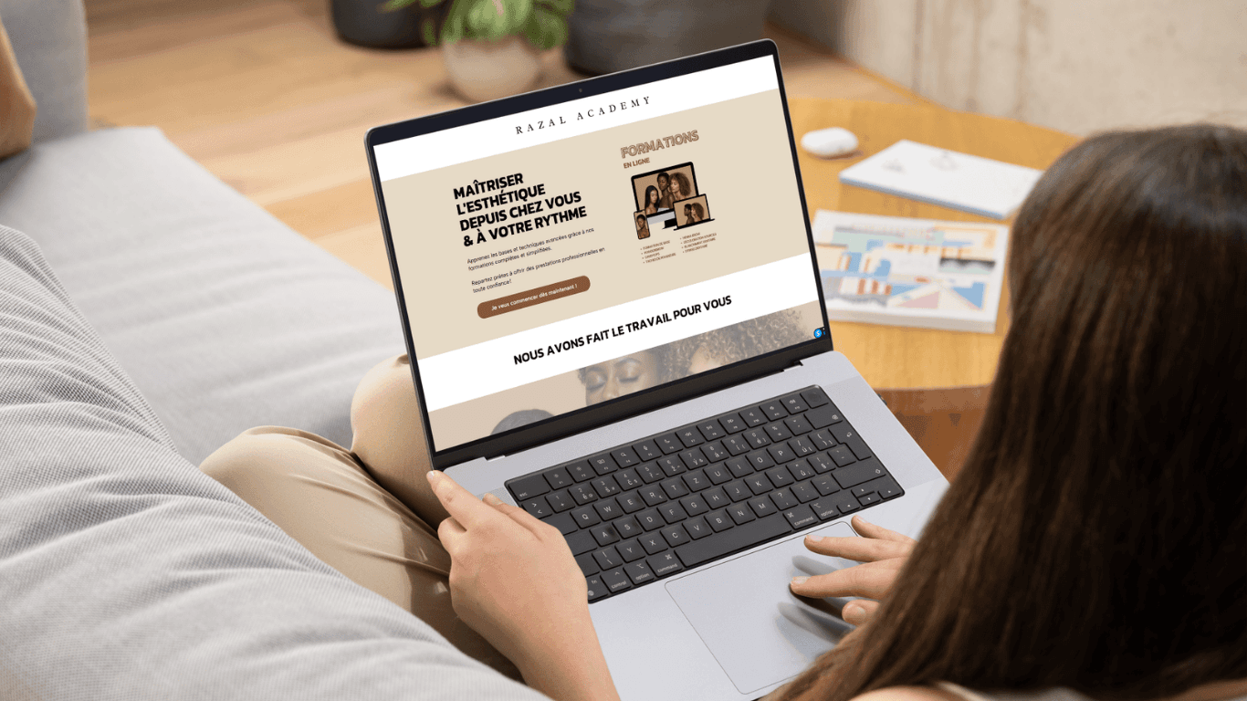 Le site de Razal Academy affiché sur un ordinateur portable